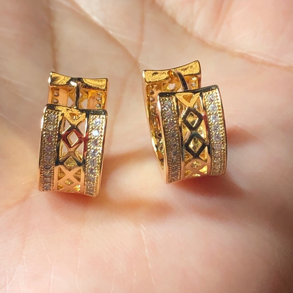 18k Gold Plated Small 20mm CZ Micro Beautiful Hoop Earrings.